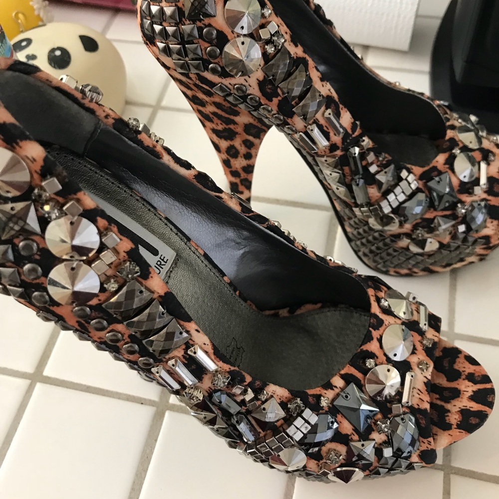 Shoes - Picture 5 of 5